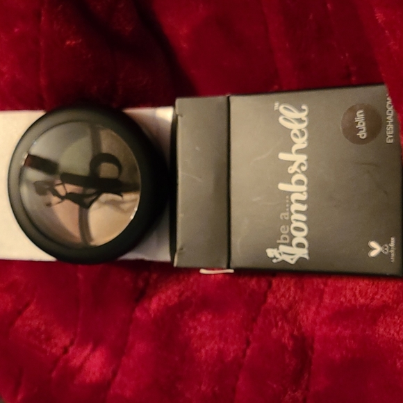 BE A BOMBSHELL EYESHADOW QUAD IN DUBLIN - Picture 3 of 5